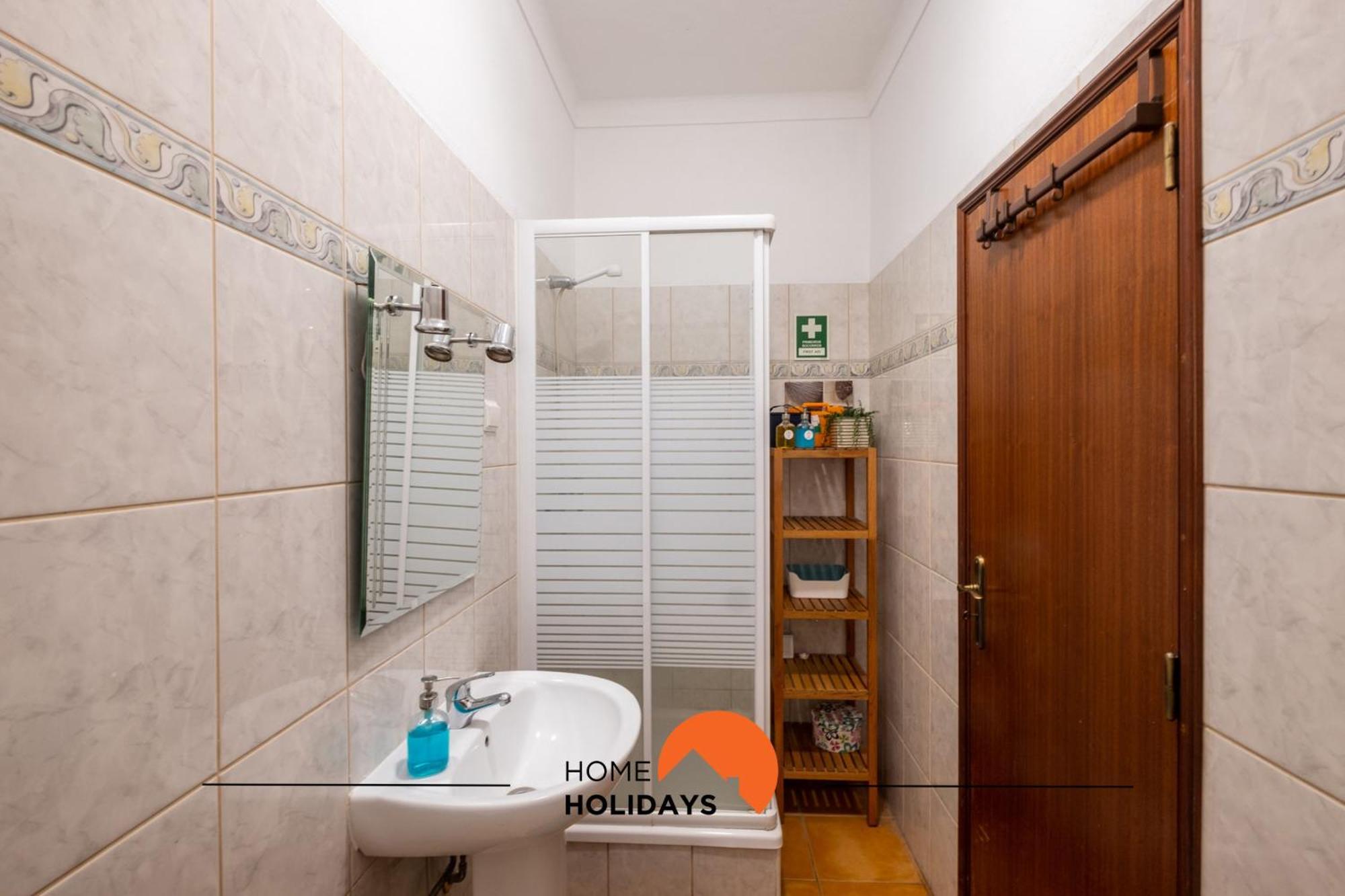 #003 By Holidays